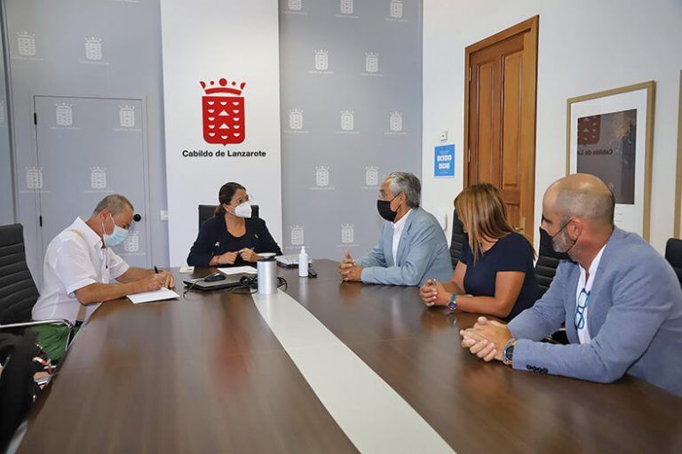 Noticias Lanzarote | El Cabildo promueve la implantación de la Asociación Española contra el Cáncer en Lanzarote