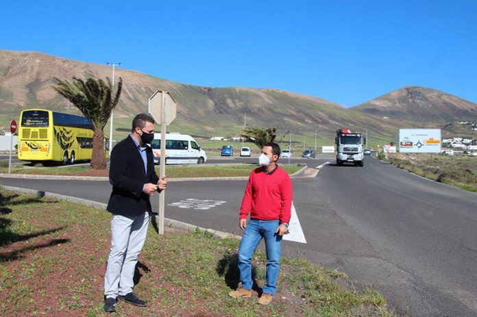 Yaiza firma el arreglo de la carretera IES - Puerto Calero Noticias Yaiza | Yaiza firma el arreglo de la carretera IES - Puerto Calero