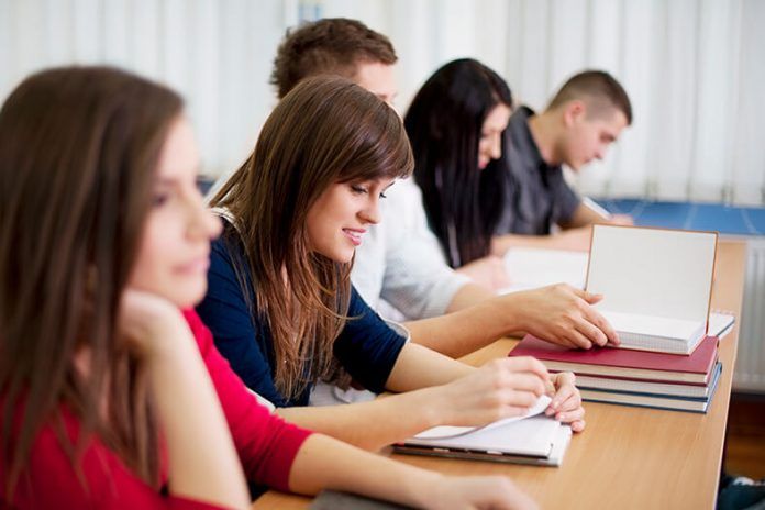 Estudiantes Noticias Lanzarote | El Cabildo de Lanzarote concede ayudas para cursar estudios a los jóvenes con pocos recursos