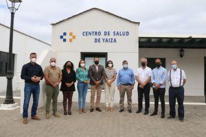 Autoridades en la inauguración del renovado centro de salud