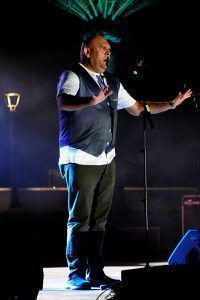 Noticias Yaiza | El monologuista El Comandante durante la actuación.