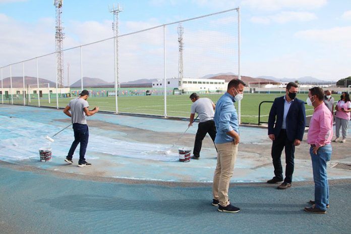 Noticias Yaiza | Yaiza renueva la pista de atletismo de su campo de fútbol