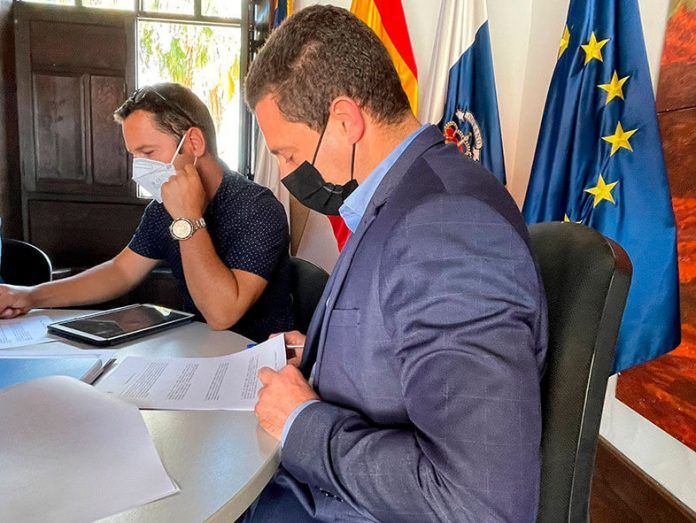 Noticias Yaiza | Óscar Noda firma 1,2 millones de euros para más obras viarias en el pueblo de Yaiza