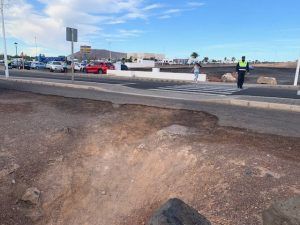 Acceso por el que pasa la mayoría de escolares de la zona