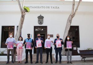 Noticias Yaiza | Alcalde y concejales del grupo de gobierno con el programa de actividades