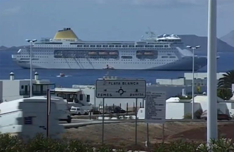 Noticias Playa Blanca | Crucero de lujo fondeado en Playa Blanca