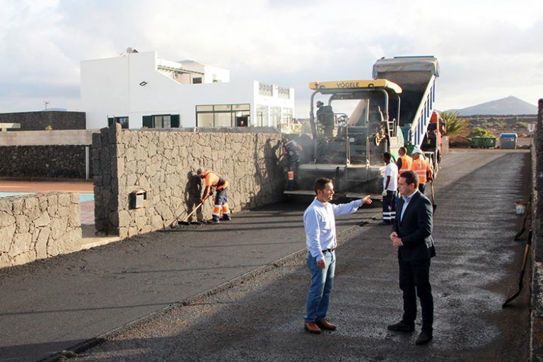 Noticias Yaiza | En marcha obras de asfaltado en el pueblo de Yaiza por 1,2 millones de euros