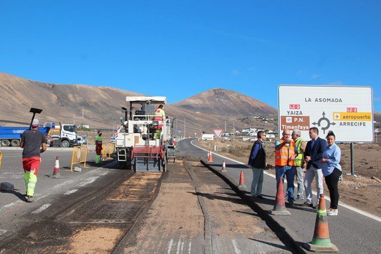 Noticias Yaiza | Yaiza ejecuta el arreglo de la carretera de Puerto Calero invirtiendo 897.000 euros