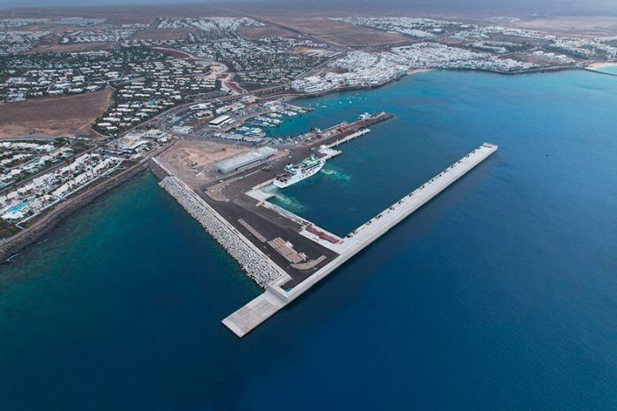 Noticias Playa Blanca | El puerto de Playa Blanca registró durante los meses de verano un 55% más de pasajeros que el pasado año