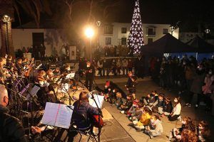 Actuación Escuela de Folklore dirigida por Clotildo Martín