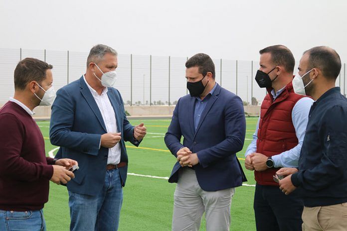 Noticias Playa Blanca | Yaiza saca a concurso iluminación y vestuarios del campo de fútbol de Playa Blanca