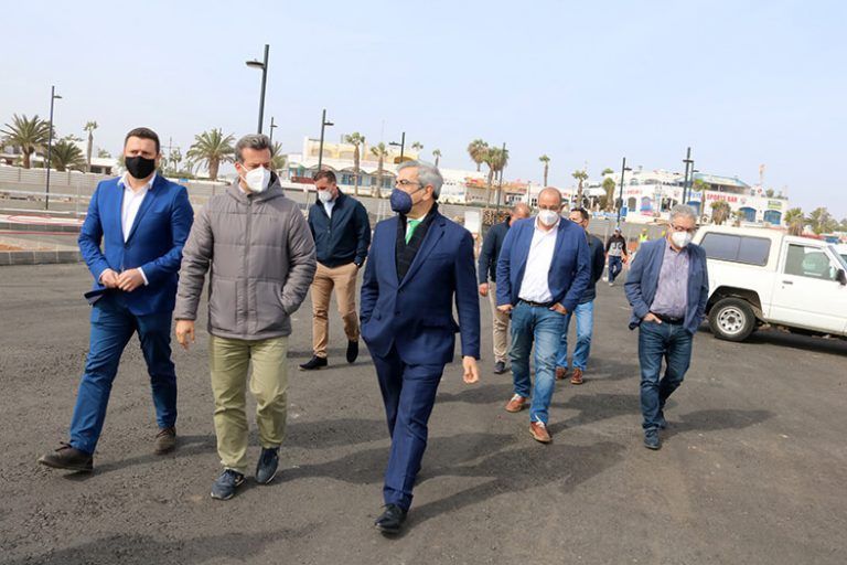Noticias Yaiza | Yaiza se asegura la red de saneamiento de Uga además de un centro de respiro familiar y un recinto cultural en Playa Blanca
