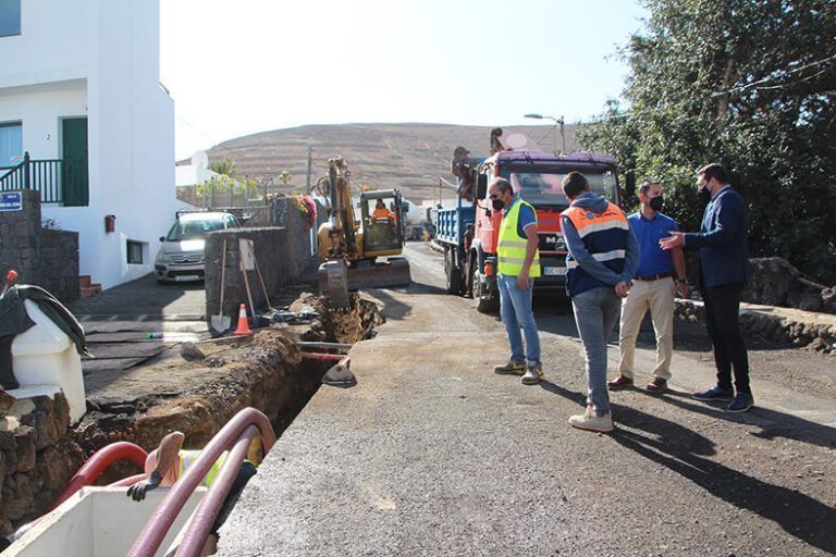 Noticias Yaiza | El Ayuntamiento ejecuta canalizaciones en Yaiza para continuar asfaltados en el pueblo