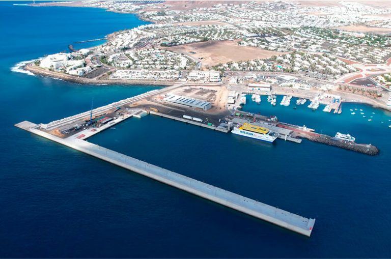 Vista aérea del puerto de Playa Blanca