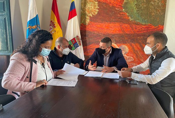 Yaiza abre la puerta a la construcción de un centro social con canchas de bola canaria en Uga