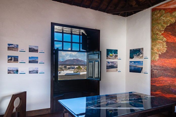Noticias Playa Blanca | La exposición fotográfica retrospectiva sobre el puerto de Playa Blanca se traslada a la Oficina Municipal de Turismo
