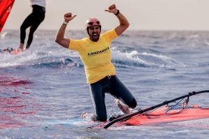 Noticias Lanzarote | Nicole Van Der Velden arrasa en la final de iQFoil de la Lanzarote International Regatta