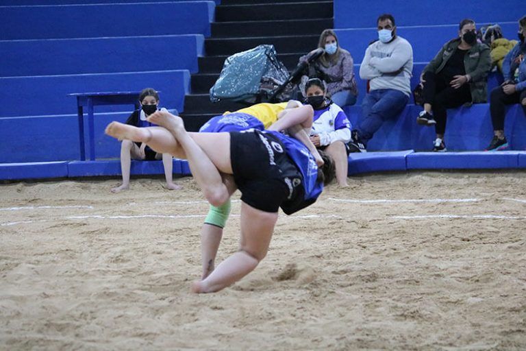Debut del equipo femenino de Lucha Canaria Unión Sur Yaiza