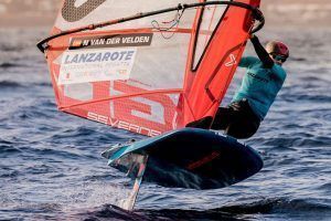 Noticias Playa Blanca | Nicole Van Der Velden arrasa en la final de iQFoil de la Lanzarote International Regatta