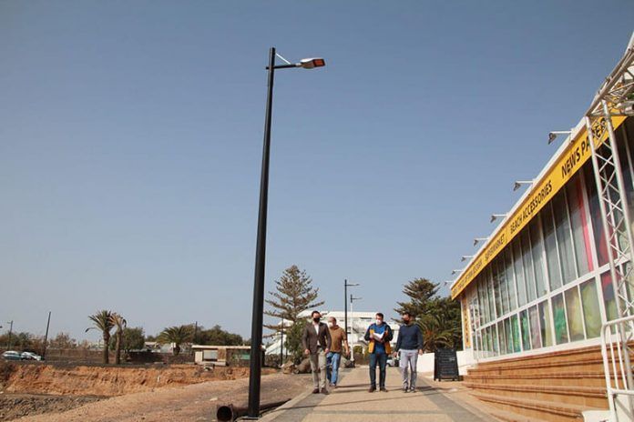 Noticias Playa Blanca | Yaiza finaliza la instalación de 160 báculos y 187 luminarias en Playa Blanca