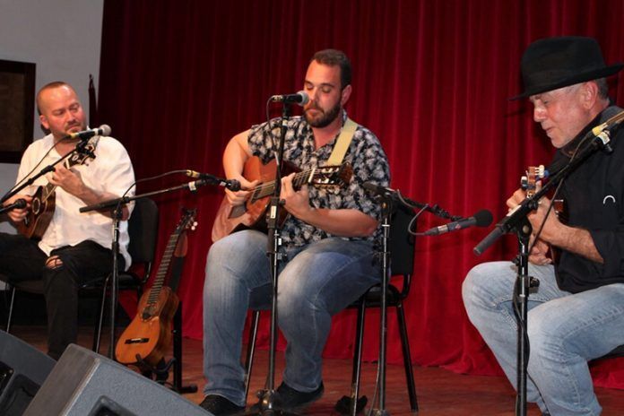 Concierto Mahoh Las cuerdas saltan el estrecho de La Bocaina en Yaiza