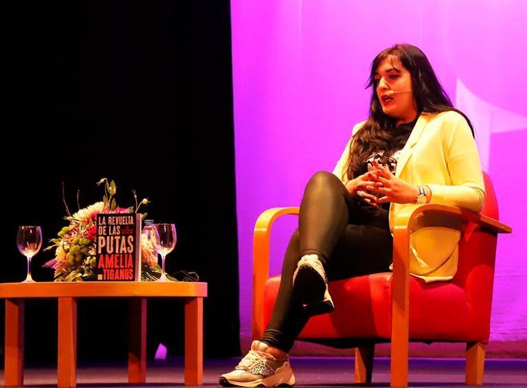 Amelia Tiganus habla en Lanzarote sobre prostitución y trata