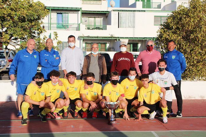 Noticias Playa Blanca | Los juveniles de fútbol sala de Playa Blanca alzan su título de campeones de Liga