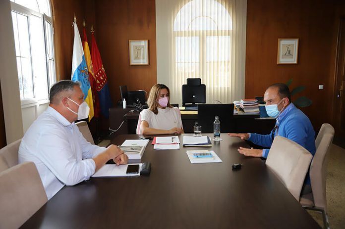 Noticias Lanzarote | El Cabildo apuesta por guaguas lanzaderas desde Tinajo y Yaiza para las visitas a Montañas del Fuego