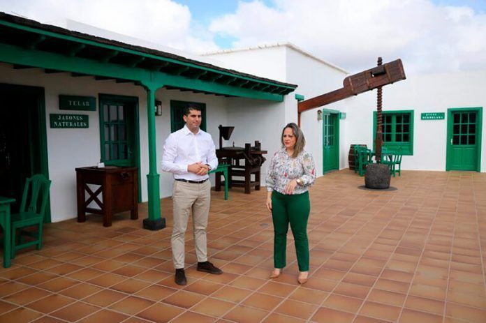 Noticias Lanzarote | Los Centros Turísticos publican la convocatoria para el arrendamiento de locales del Patio de los Artesanos