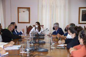 Noticias Playa Blanca | Cabildo y Yaiza acondicionan el camino de acceso a las playas de Papagayo
