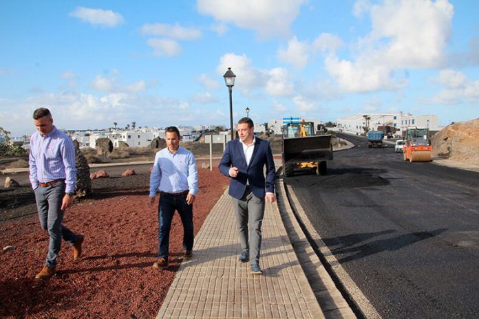 Noticias Playa Blanca | Yaiza ejecuta su plan de asfaltado en la zona de Las Coloradas