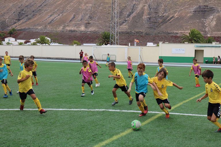 Noticias Yaiza | Yaiza acoge en verano el campus de la UD Las Palmas en Lanzarote