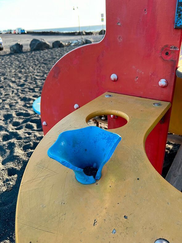 Bruno Medina (Cs) denuncia el estado de abandono del parque infantil de El Golfo