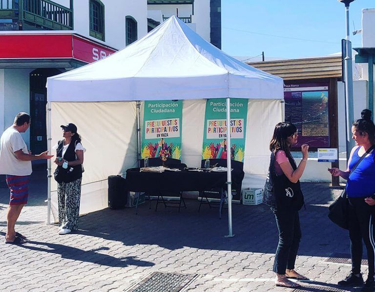 Noticias Yaiza | Yaiza registra un millar de visitas a su stand itinerante sobre presupuestos participativos