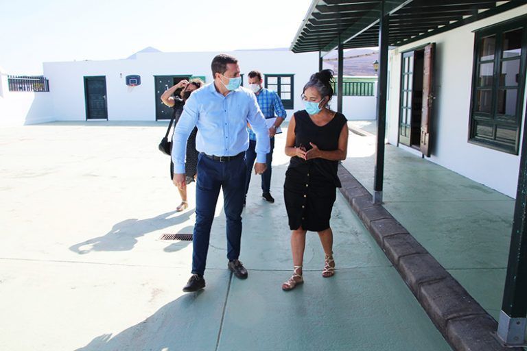 Noticias Yaiza | Yaiza licita la renovación de la carpintería de cuatro colegios por 85.000 euros