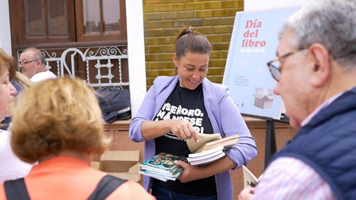 Noticias Lanzarote | El Cabildo llevará a cabo un nuevo reparto gratuito de libros con motivo del Día de Canarias