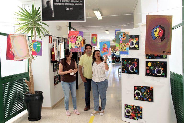 Noticias Yaiza | El arte cuelga en los pasillos del CEIP Yaiza