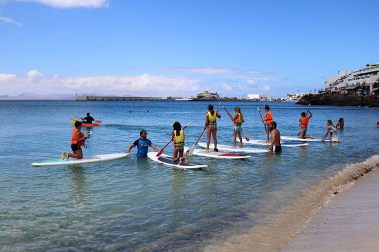 Noticias Playa Blanca | Familias sureñas celebran el fin de curso con una jornada lúdico-deportiva y solidaria en la playa de Playa Blanca