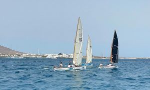 Noticias Playa Blanca | El Tritón Clínica Veterinaria Bari alza la II Copa de Vela Latina del Sur