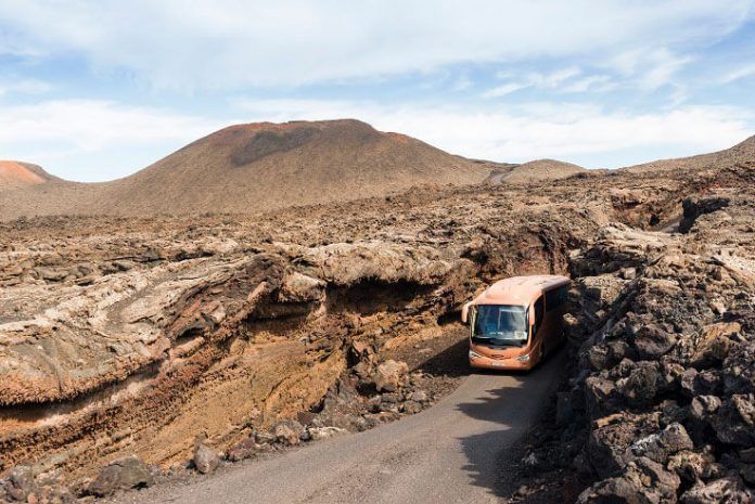 A licitación la adquisición de 6 guaguas híbridas para la Ruta de los Volcanes