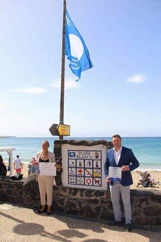La playa de Playa Blanca ostenta Bandera Azul y Calidad Turística