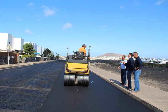 Noticias Playa Blanca | Yaiza termina 33.000 m² de asfalto en todas las calles de San Marcial del Rubicón