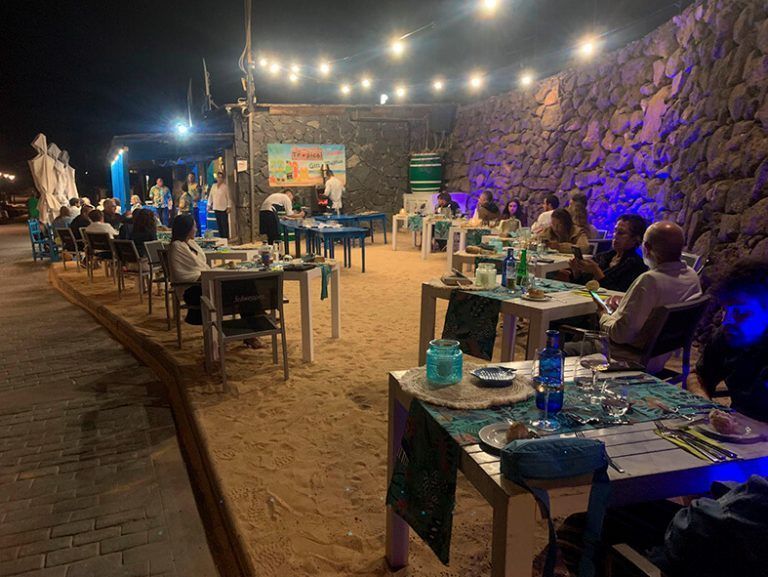 Noticias Yaiza | Comienza el verano gastronómico en Playa Blanca con las Cenas del Chiringuito Tropical