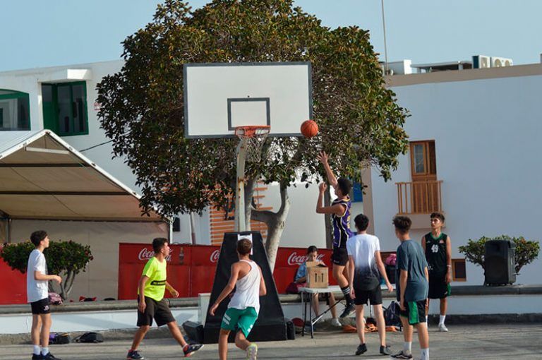 Noticias Playa Blanca | Axefrio, The westbricks y Los barateros, campeones del XI Torneo de Baloncesto 3x3 Fiestas del Carmen