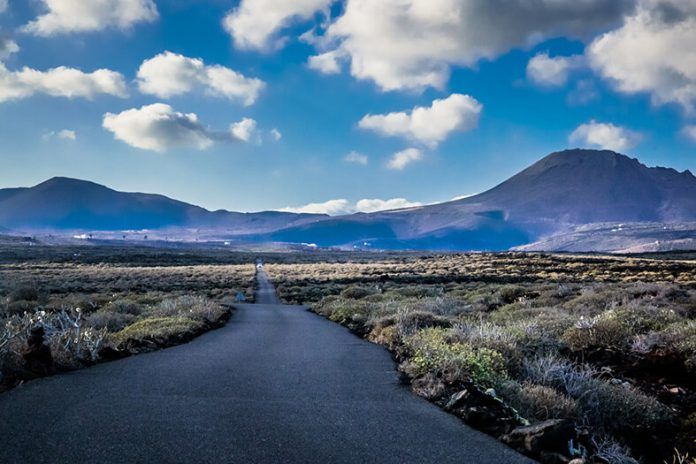 Noticias Lanzarote | El Cabildo modifica temporalmente el sentido de la circulación de la LZ-205 de acceso a la Cueva de los Verdes