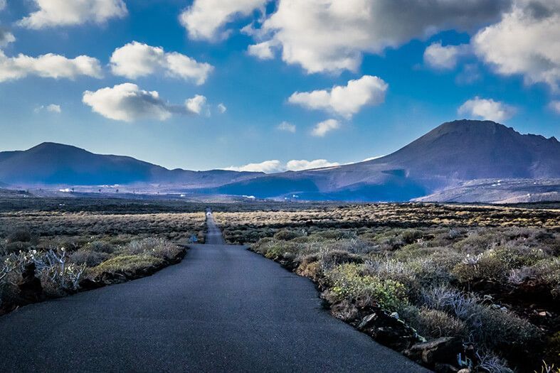 Noticias Lanzarote | El Cabildo modifica temporalmente el sentido de la circulación de la LZ-205 de acceso a la Cueva de los Verdes