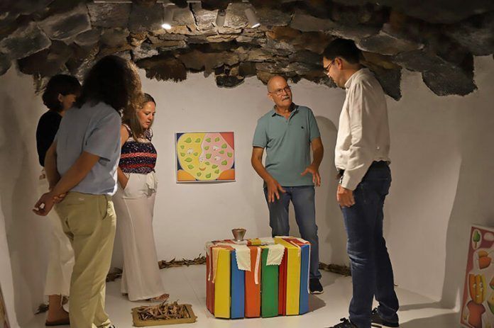 Noticias Lanzarote | Inauguración de la exposición “Jugando entre líneas” de Tayó