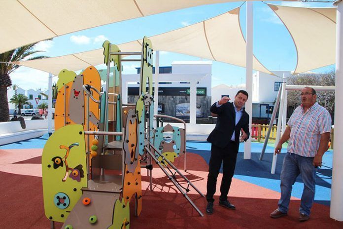 Visita del alcalde a un parque inclusivo recién implantado en Playa Blanca Noticias Playa Blanca | Yaiza registra tres proyectos por 1,4 millones para el Plan de Cooperación Municipal