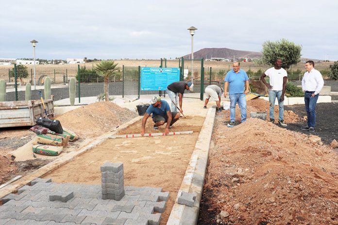 Visita del alcalde este miércoles a la obras Noticias Playa Blanca | El parque canino de Playa Blanca mejora su accesibilidad