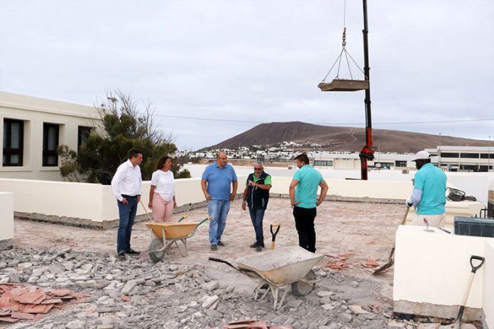 Visita del alcalde este miércoles al CEIP Playa Blanca Noticias Yaiza | Yaiza ejecuta obras en el CEIP Playa Blanca por 70 mil euros
